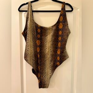 NWT SKIMS Woman Snakeskin Swimsuit in Brown and Tan